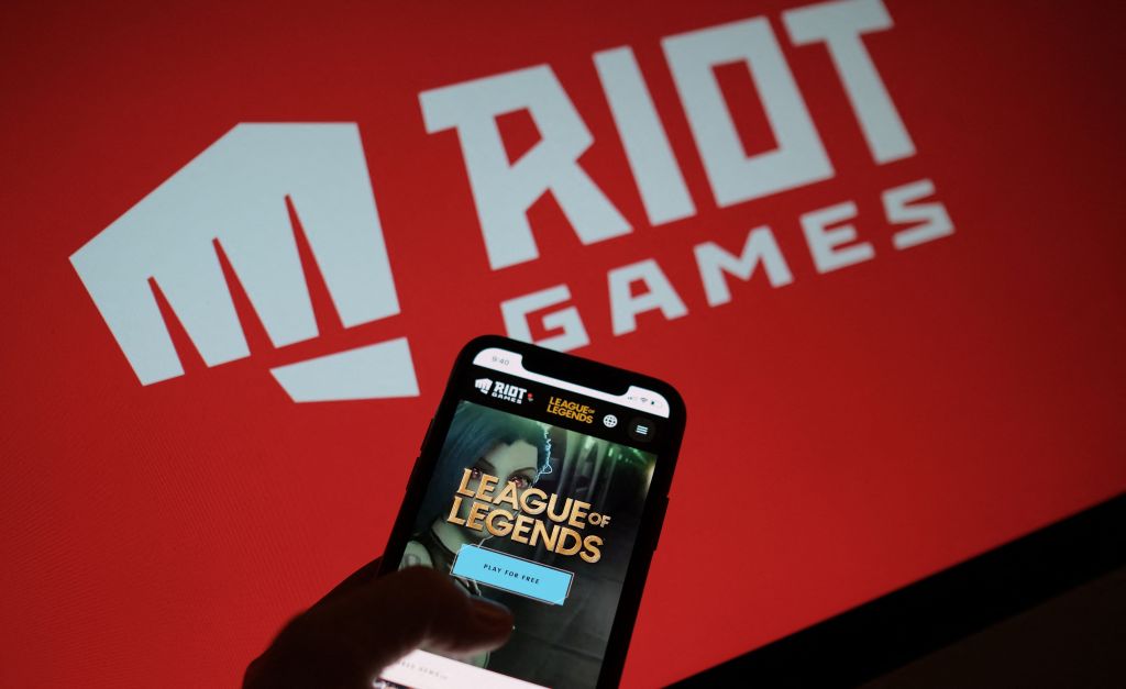 "League of Legends"  on a smartphone